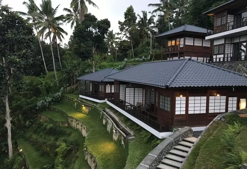 ホテル Suarapura Resort & Spa