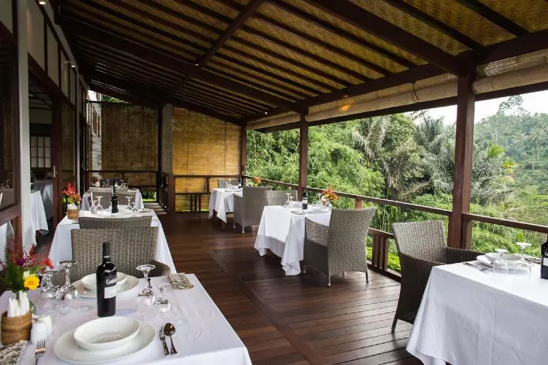 ホテル Suarapura Resort & Spa