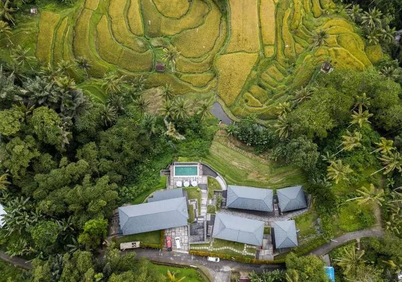 ホテル Suarapura Resort & Spa