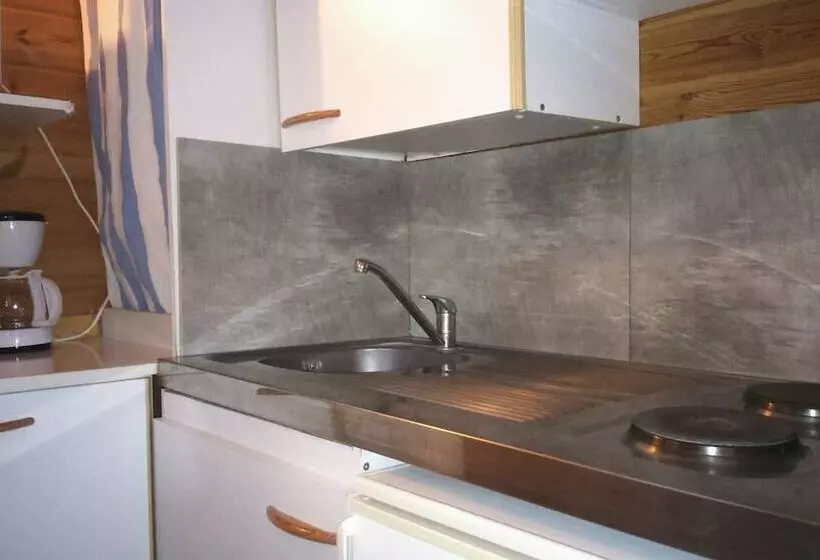 ホテル Camping Le Faillal   Cabanes Et Chalets