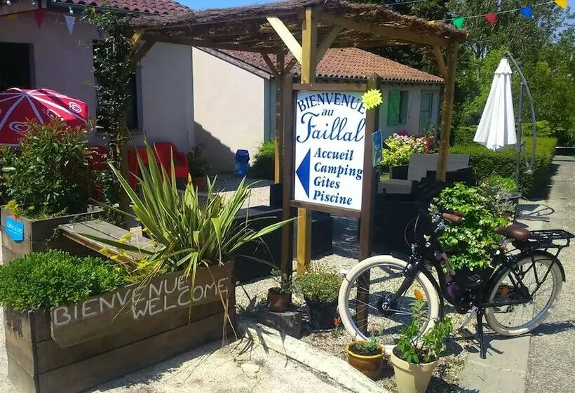 ホテル Camping Le Faillal   Cabanes Et Chalets