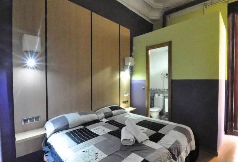 簡易ホテル Barcelona Gotic Guesthouse
