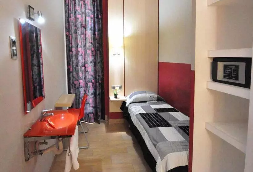 簡易ホテル Barcelona Gotic Guesthouse