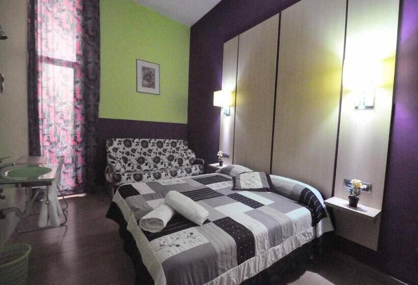 Хостел Barcelona Gotic Guesthouse