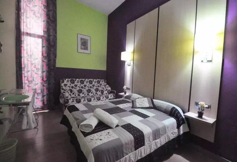 簡易ホテル Barcelona Gotic Guesthouse