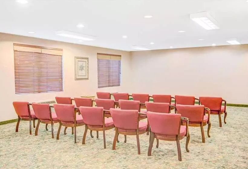 酒店 Days Inn By Wyndham Louisburg