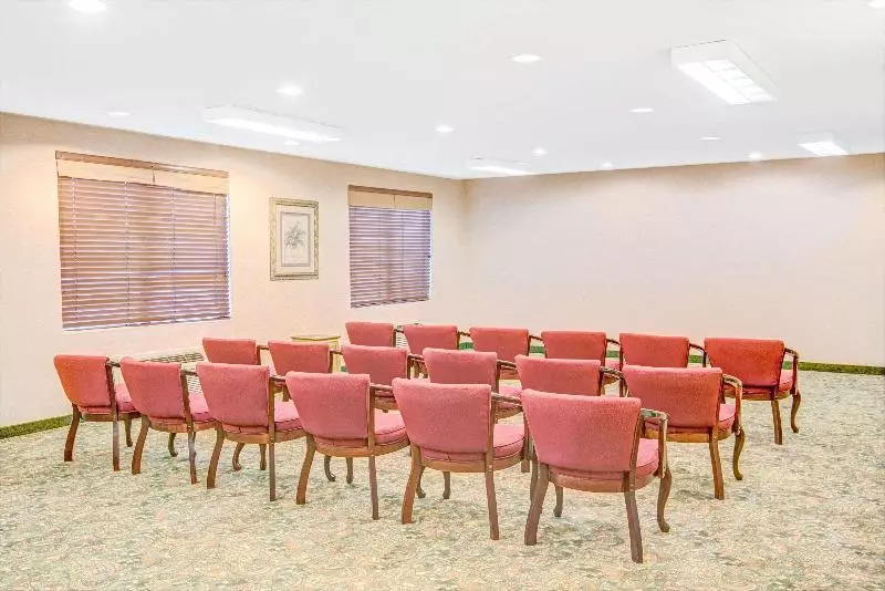 酒店 Days Inn By Wyndham Louisburg