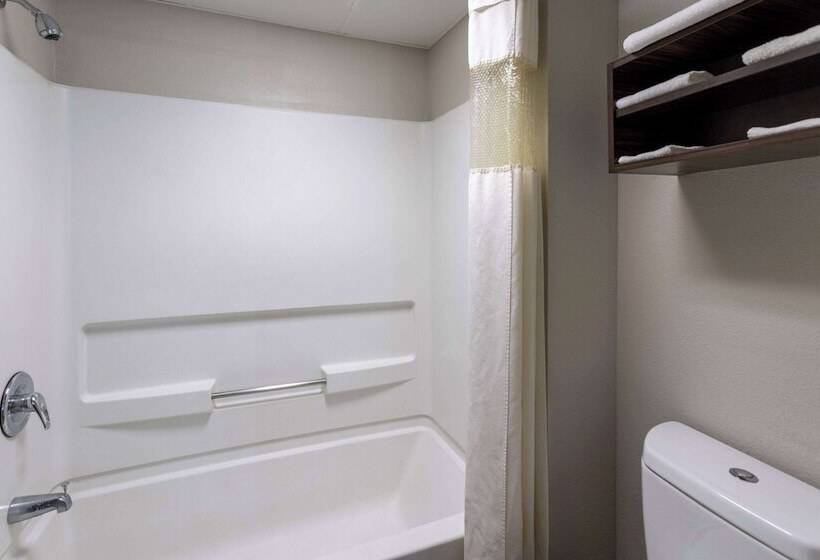 فندق Days Inn By Wyndham Louisburg