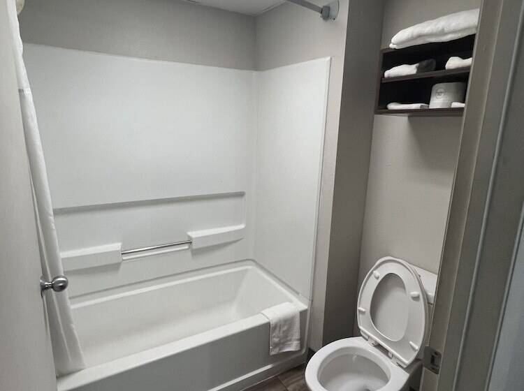 فندق Days Inn By Wyndham Louisburg