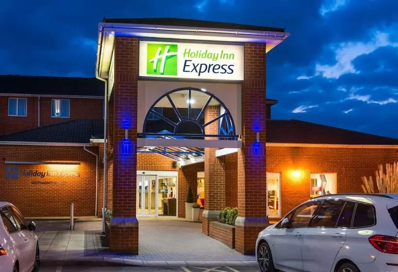 ホテル Holiday Inn Express Southampton West, An Ihg