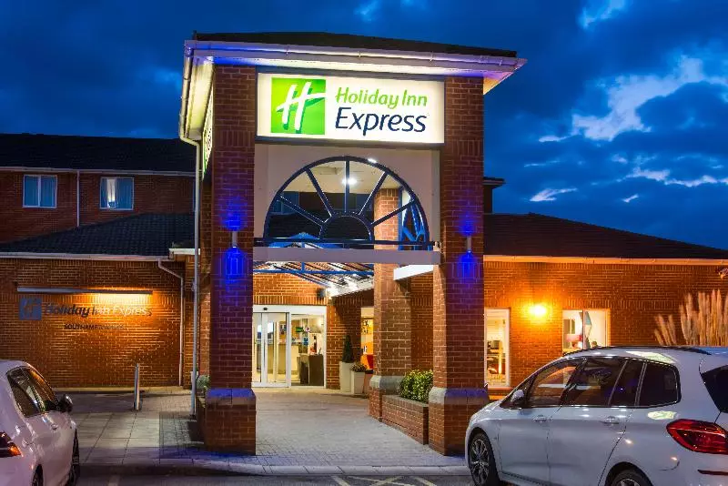 ホテル Holiday Inn Express Southampton West, An Ihg