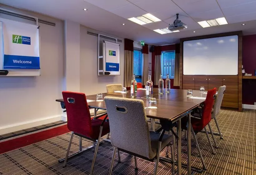 ホテル Holiday Inn Express Stoke On Trent, An Ihg
