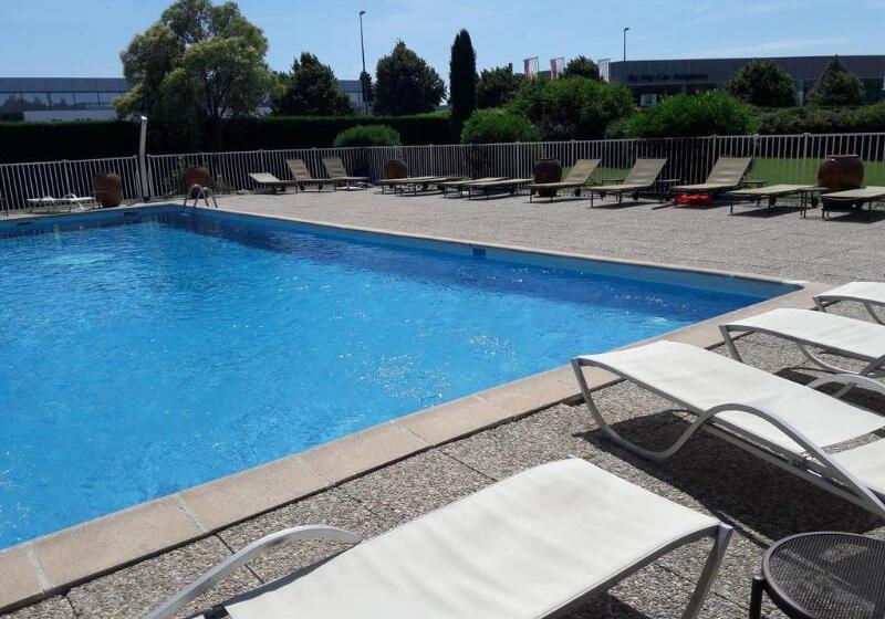 هتل Ibis Styles Avignon Sud