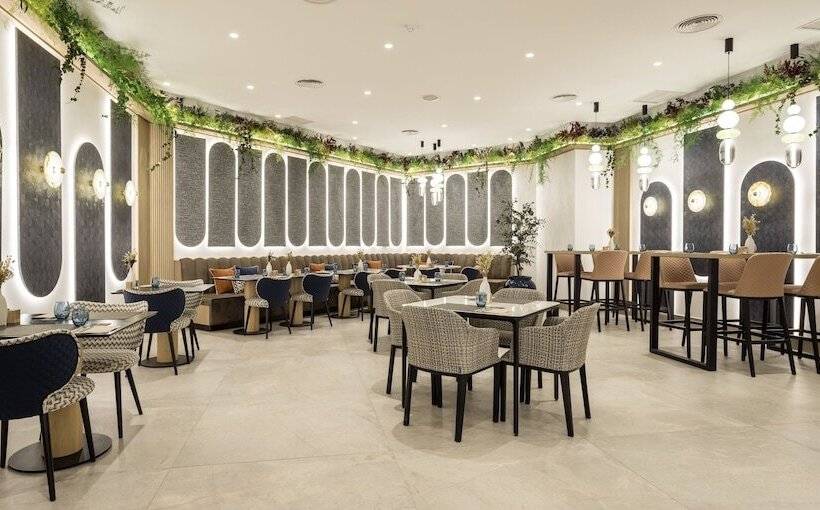 Отель Ilunion Les Corts Spa