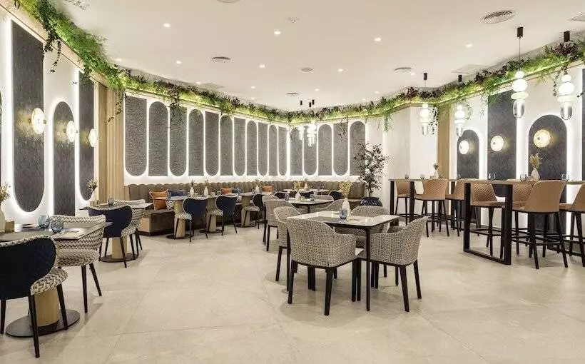 Отель Ilunion Les Corts Spa