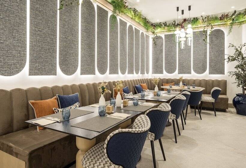 Отель Ilunion Les Corts Spa