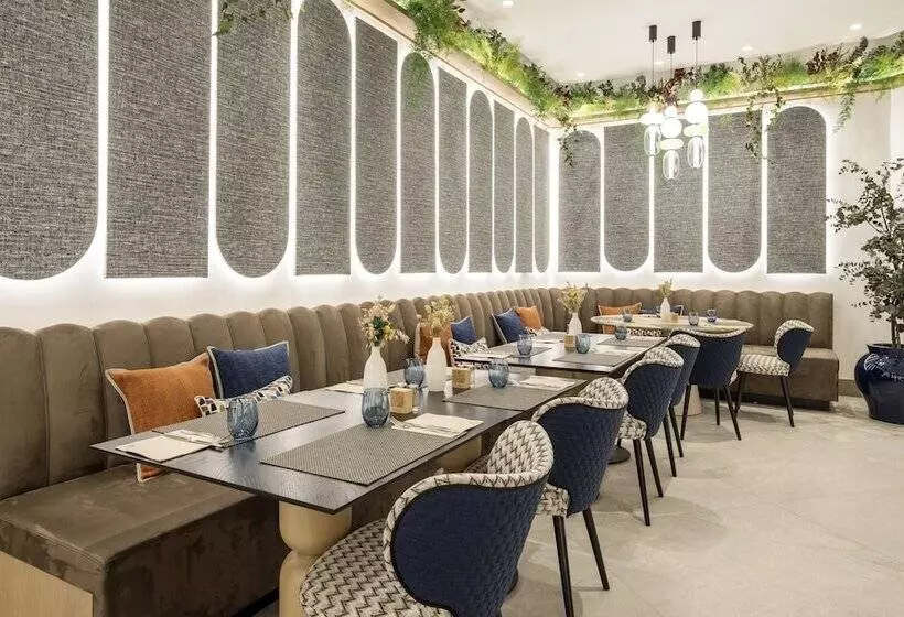 Отель Ilunion Les Corts Spa