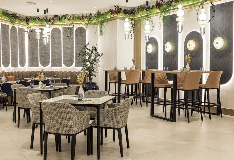 Отель Ilunion Les Corts Spa