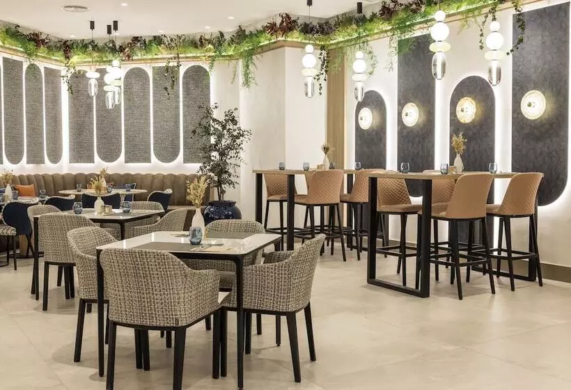 Отель Ilunion Les Corts Spa