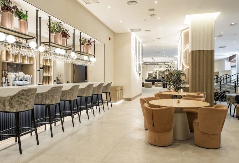 Отель Ilunion Les Corts Spa