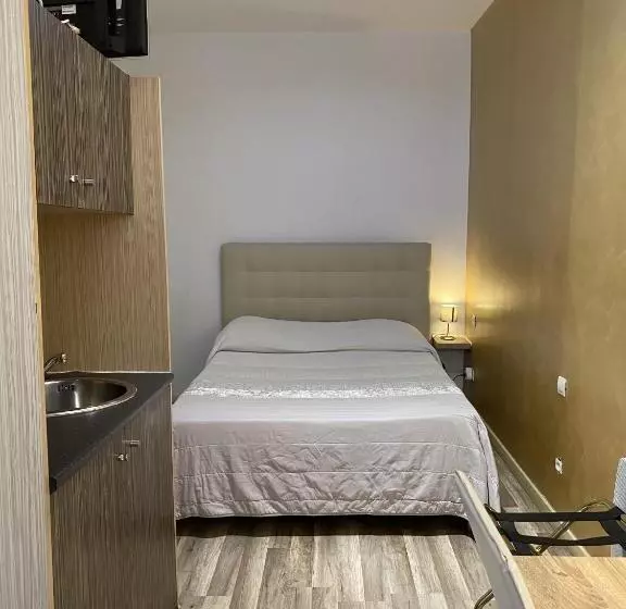 Отель Kyriad Direct Beziers Centre