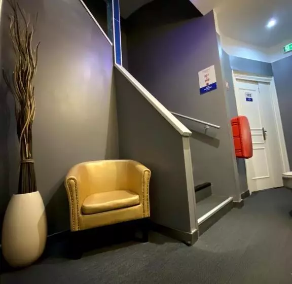 Отель Kyriad Direct Beziers Centre