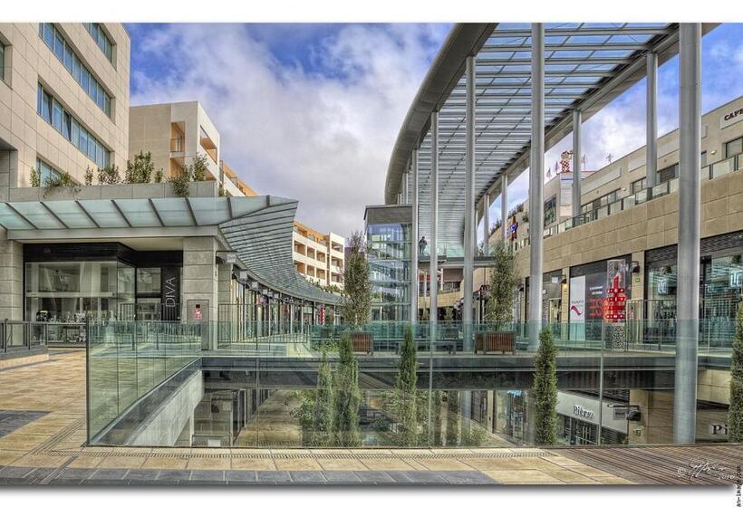 فندق Kyriad Direct Beziers Centre