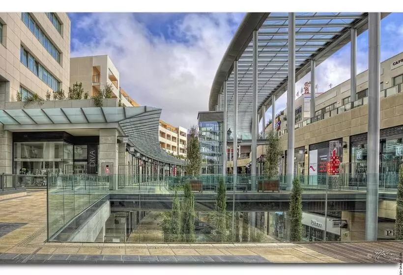 Отель Kyriad Direct Beziers Centre