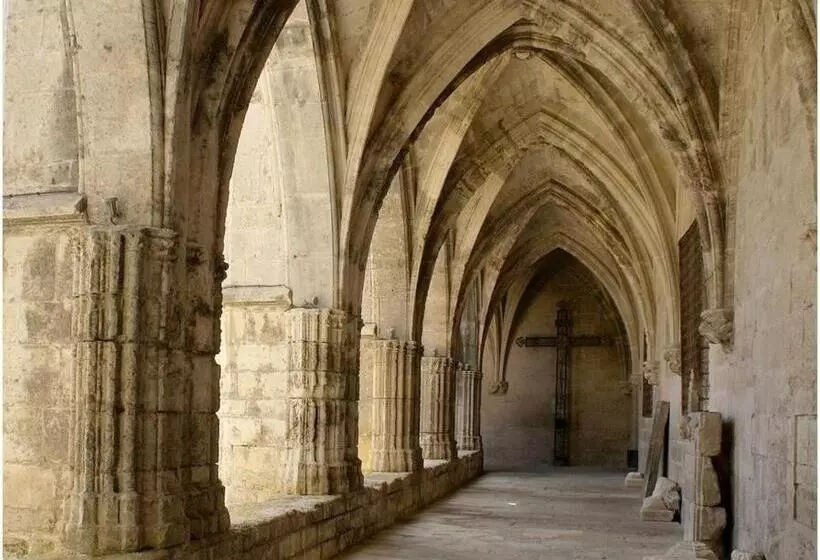 Отель Kyriad Direct Beziers Centre