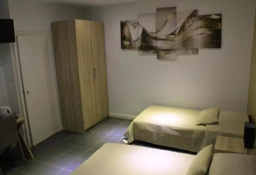 Отель Kyriad Direct Beziers Centre