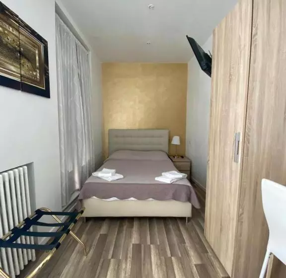 Отель Kyriad Direct Beziers Centre