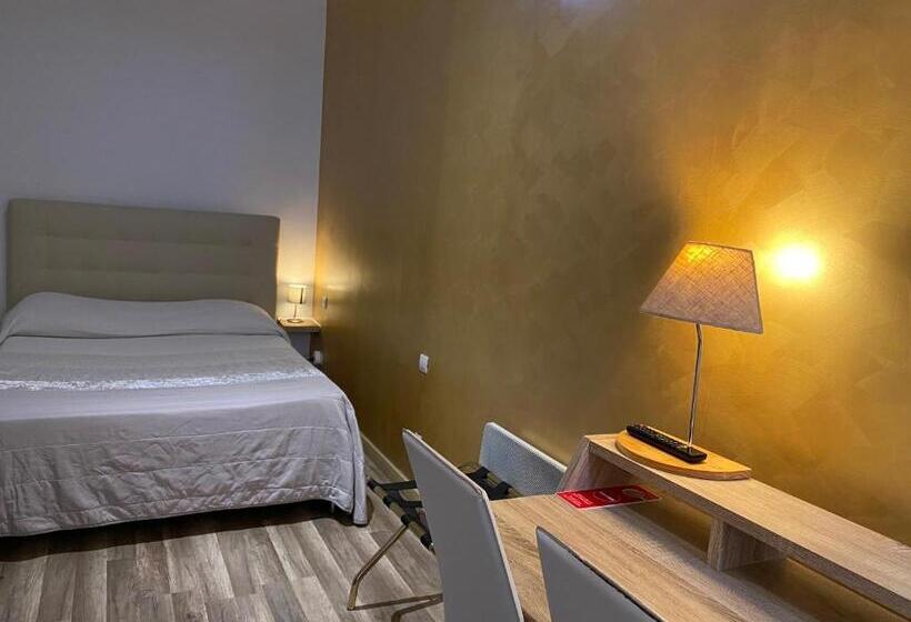 فندق Kyriad Direct Beziers Centre