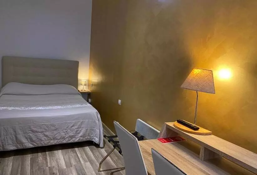 Отель Kyriad Direct Beziers Centre