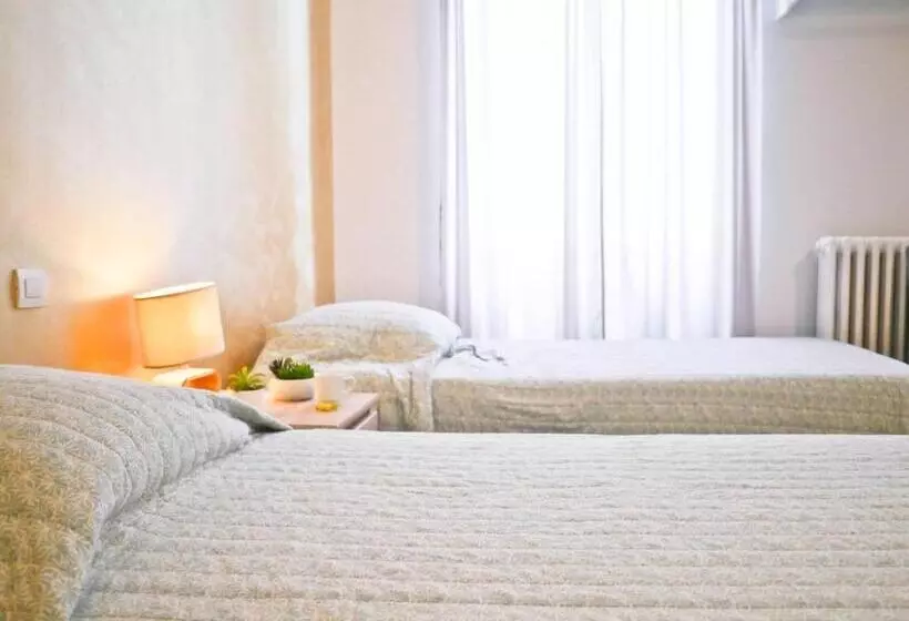 Отель Kyriad Direct Beziers Centre