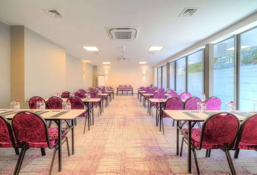 B&b Hotel Mons Centre