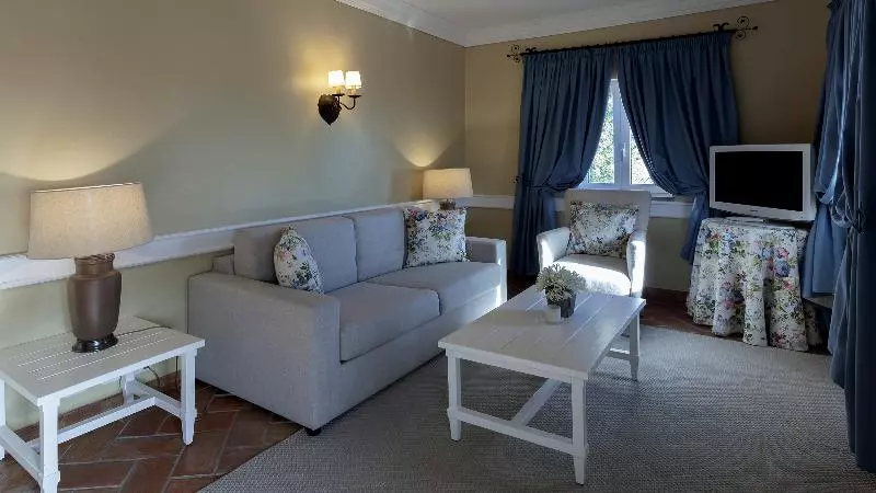 هتل M'ar De Ar Muralhas