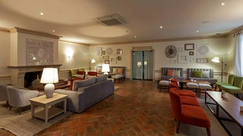 هتل M'ar De Ar Muralhas