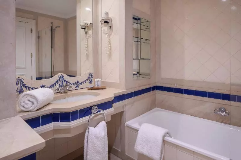 هتل M'ar De Ar Muralhas