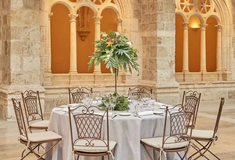 فندق NH Collection Palacio De Burgos