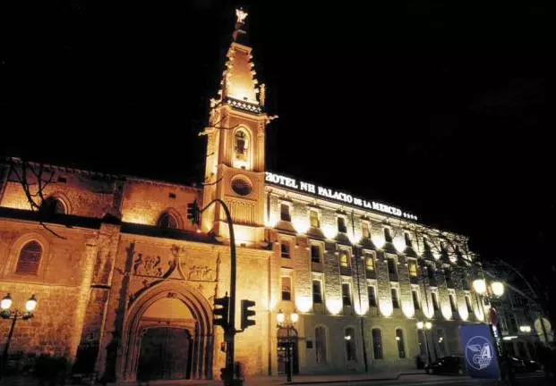 فندق NH Collection Palacio De Burgos