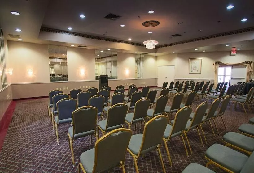 Отель Quality Inn Conference Center At Citrus Hills