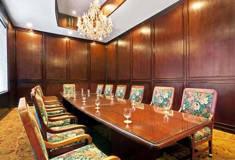 فندق Ramada By Wyndham Tukwila Southcenter