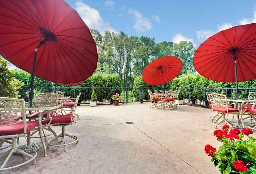 فندق Ramada By Wyndham Tukwila Southcenter