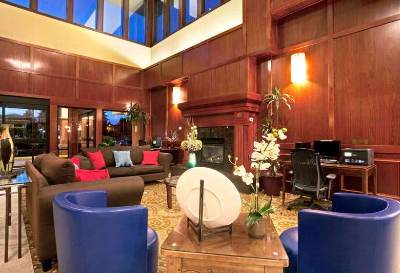 فندق Ramada By Wyndham Tukwila Southcenter
