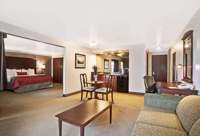 فندق Ramada By Wyndham Tukwila Southcenter