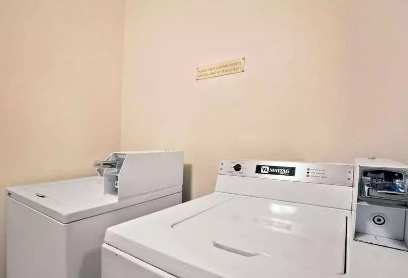 ホテル Ramada By Wyndham Tukwila Southcenter