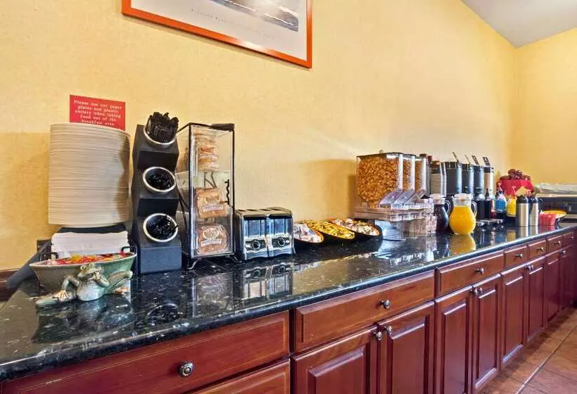 ホテル Ramada By Wyndham Tukwila Southcenter