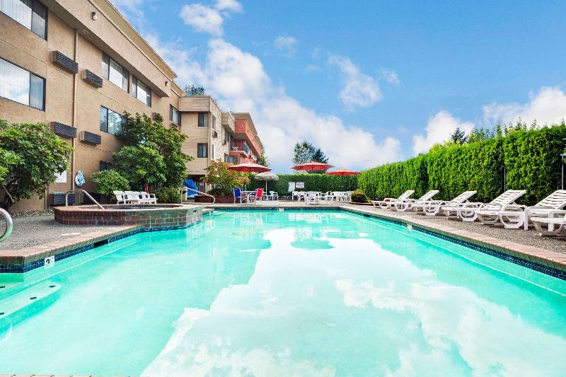 فندق Ramada By Wyndham Tukwila Southcenter