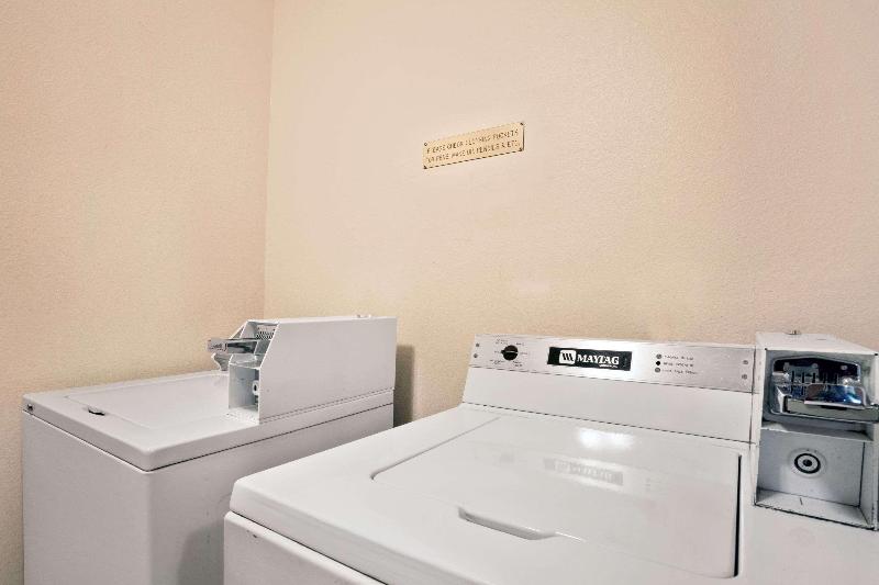 فندق Ramada By Wyndham Tukwila Southcenter