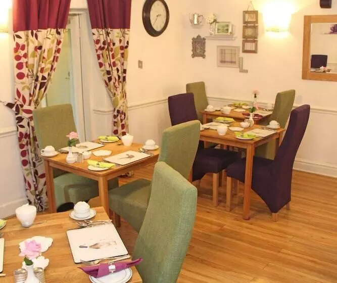 Отель St John S Lodge Incl Off Site Leisure Club